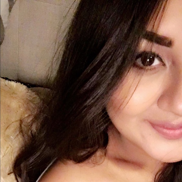 Meet your Posher, Cinthia