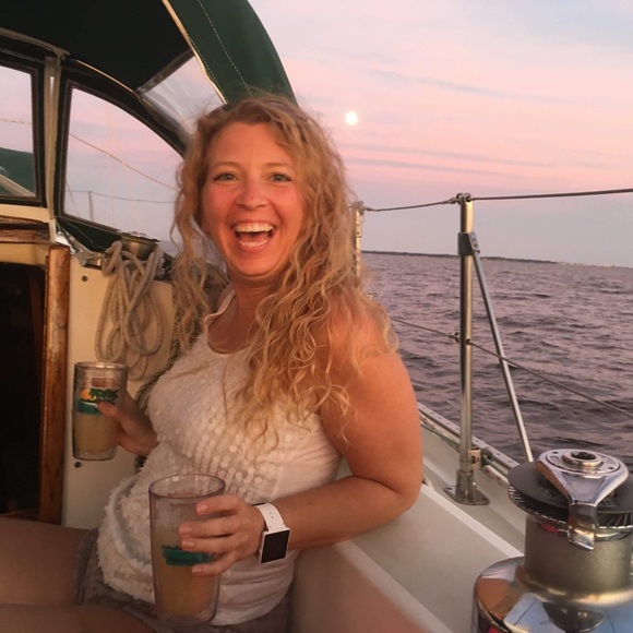 Meet your Posher, Hallie