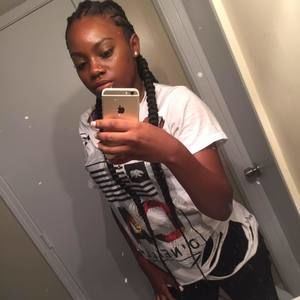 Meet your Posher, Alexis