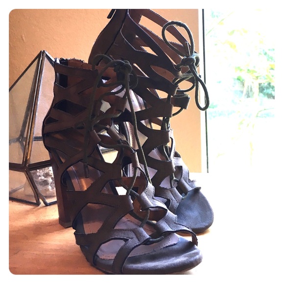 Bamboo army green wrap heels 👠