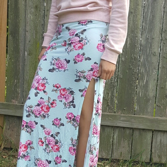 Thigh slit maxi skirt