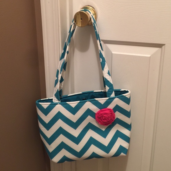 Handmade chevron purse with pink bow 🌟sale🌟