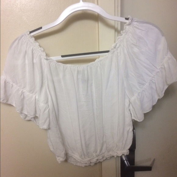 White Brandy Melville off the shoulders crop top!