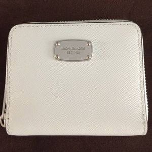 Michael Kors Zip Around Bifold Wallet