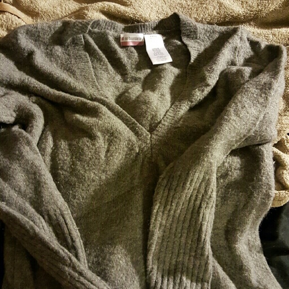 Sweater - Picture 1 of 2