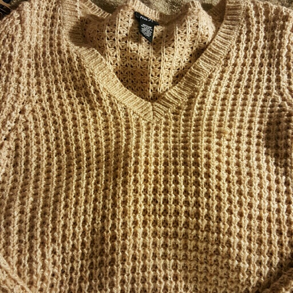 Sweater - Picture 2 of 3