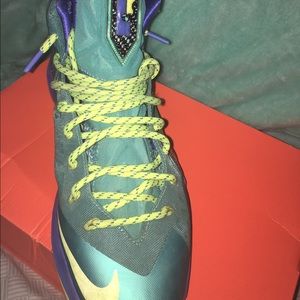 Lebron Elites Men's Size 12