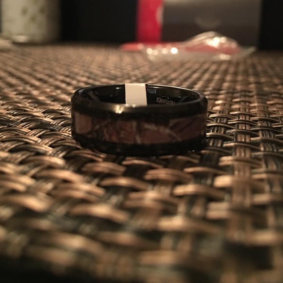 Camouflage ring