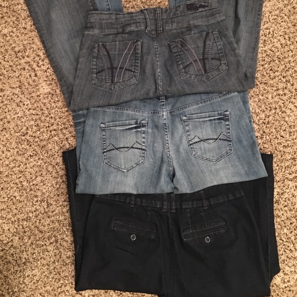 ‼️it's a STEAL‼️ Bundle of 3 size 6 jeans; EUC - Picture 4 of 4