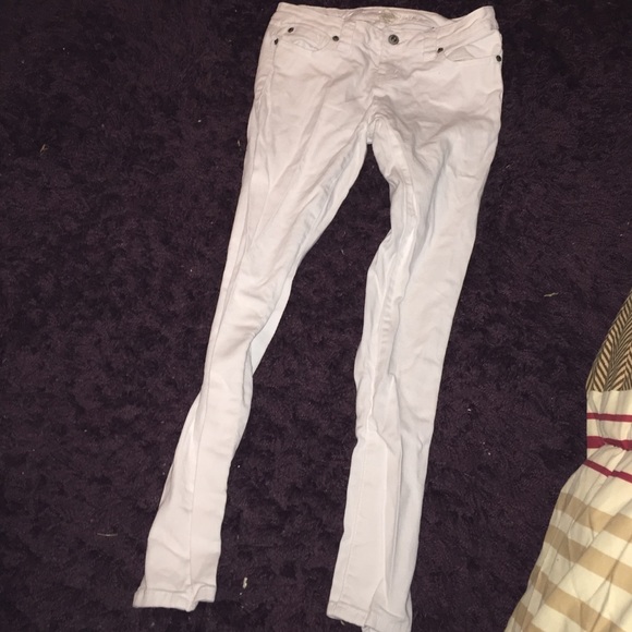 White skinny jeans