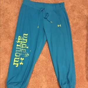 Make an offer!!! LIKE NEW UA CAPRIS 💙