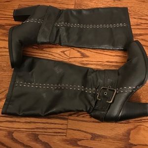 Knee high heeled boots sz 40 vguc