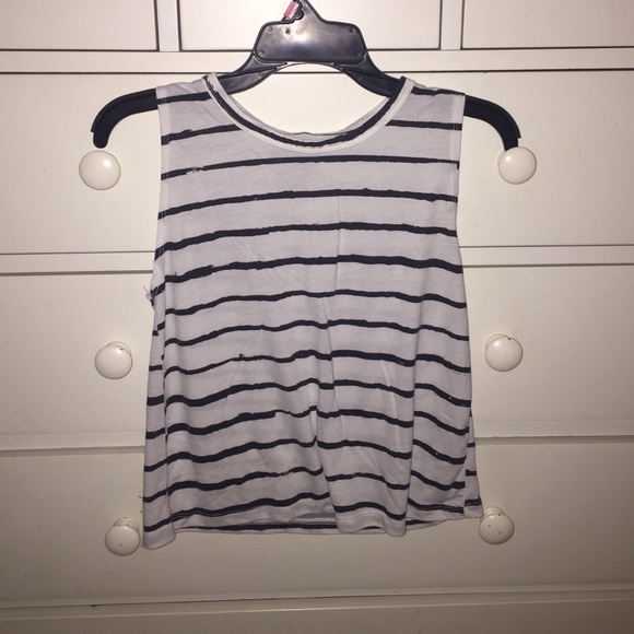 Simple Black/White Tank-Top