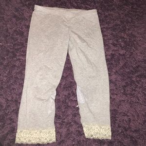 Down to the knee grey leggings!