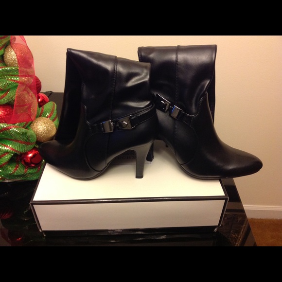 Brand New Pr of Ladies Boots