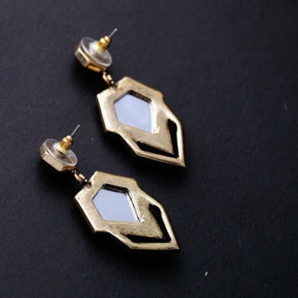 Beautiful Geometric Earrings - Picture 2 of 2