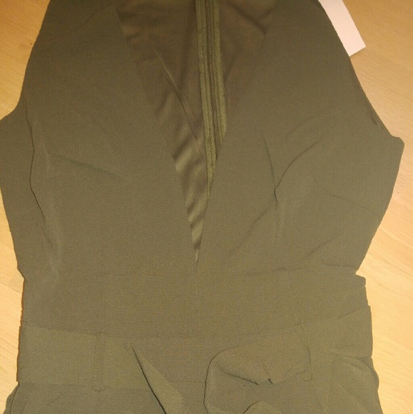 1 Sm left Olive jumpsuit - Picture 4 of 6