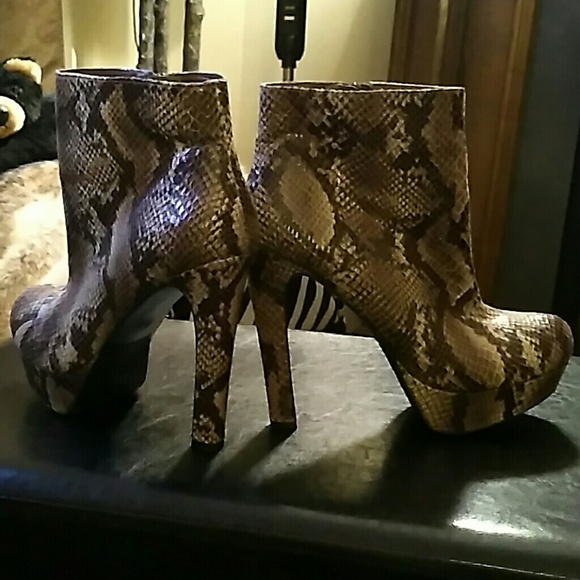 Snake skin ankle high, inside zipper, 4 1/2 " heel
