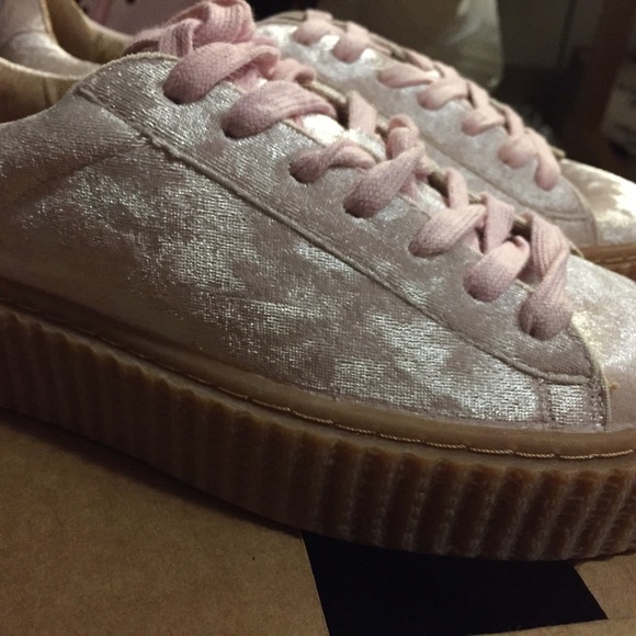 Public desire velvet creepers