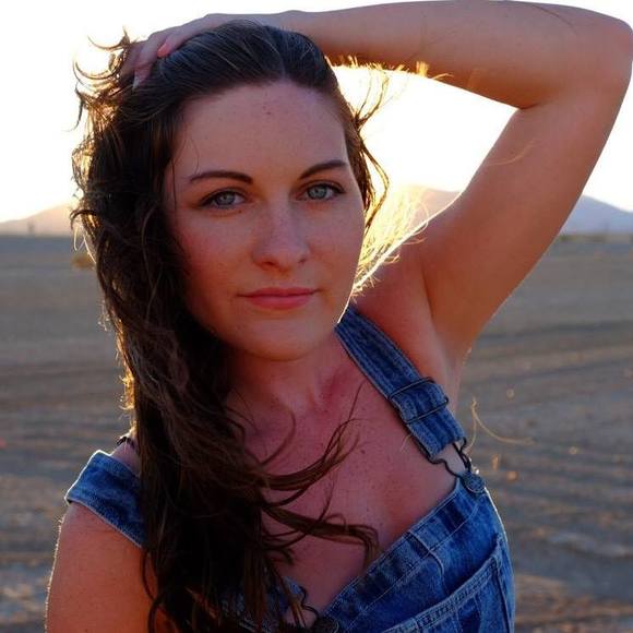 Meet your Posher, Juliana - Picture 1 of 1