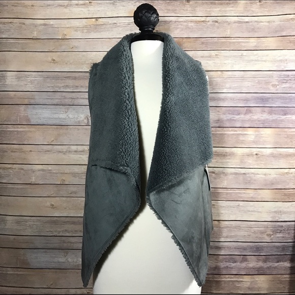 Velvet by Graham & Spencer Jackets & Blazers - Velvet by Graham & Spencer Faux Fur Vest
