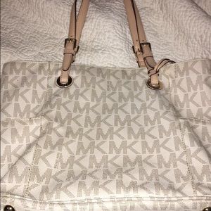 Perfect for a woman that needs a lot of space!