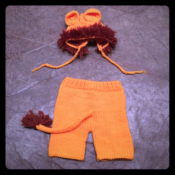 Newborn Knitted Lion Costume - Picture 1 of 2
