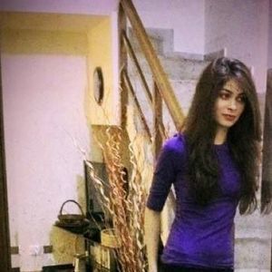 Meet your Posher, Hira