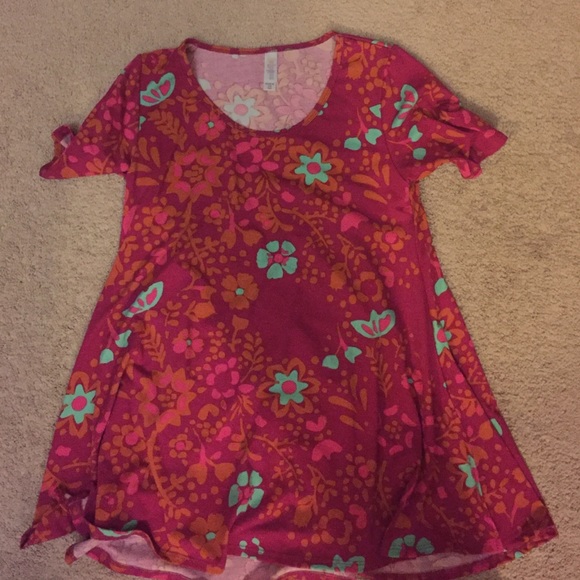 Lula Roe perfect tee