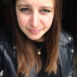 Meet your Posher, Larissa