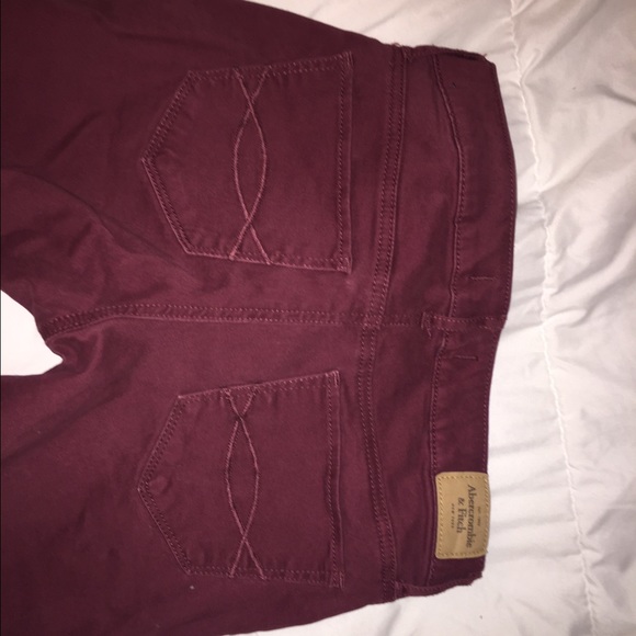 maroon abercrombie jeans