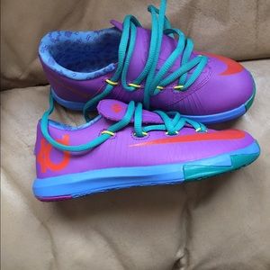 Girls Nike KD size 12Y
