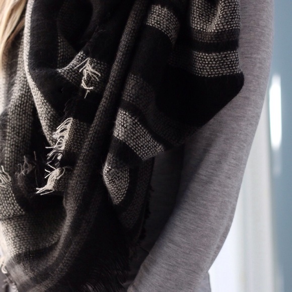 Madison Square Park Blanket Scarf *LAST! - Picture 3 of 3