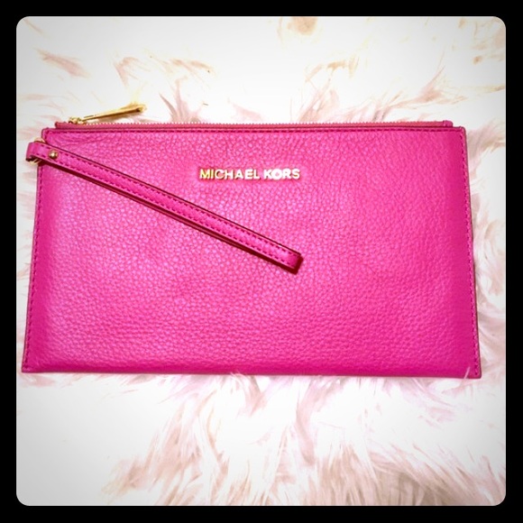 Michael Kors Bedford Wristlet Wallet Raspberry 💗
