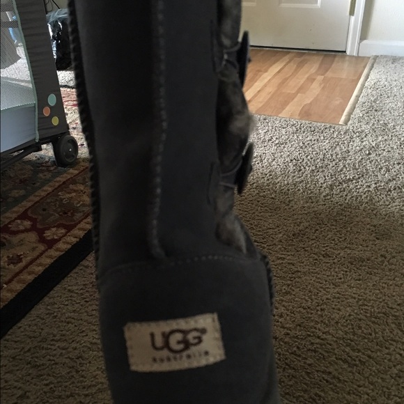 Ugg's - Picture 2 of 3