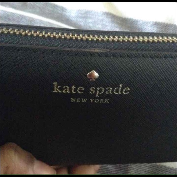 Kate Spade Cedar Wallet - Picture 2 of 4
