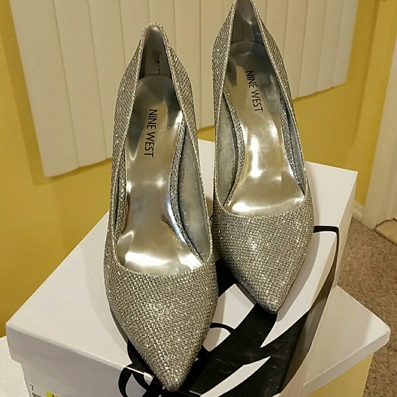Nine West Silver Martina Heels Size 7