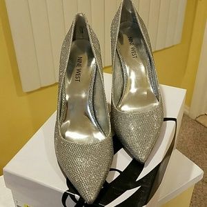 Nine West Silver Martina Heels Size 7