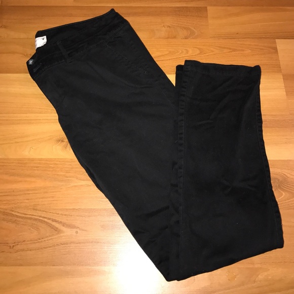 AEO Black Skinnies
