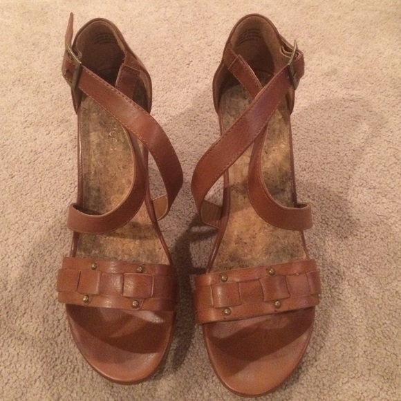 Tan Wedges - Picture 1 of 4