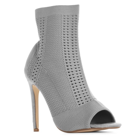 ✨1 left✨ gray Knit booties - Picture 2 of 3