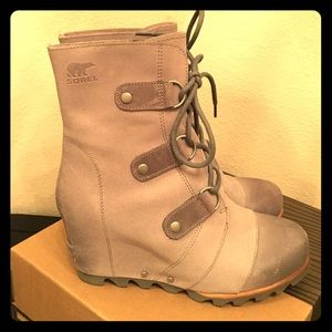Sorel Joan of Arctic Wedge Mid Booties!!