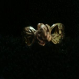 Black hills rose & leaf ring 10k