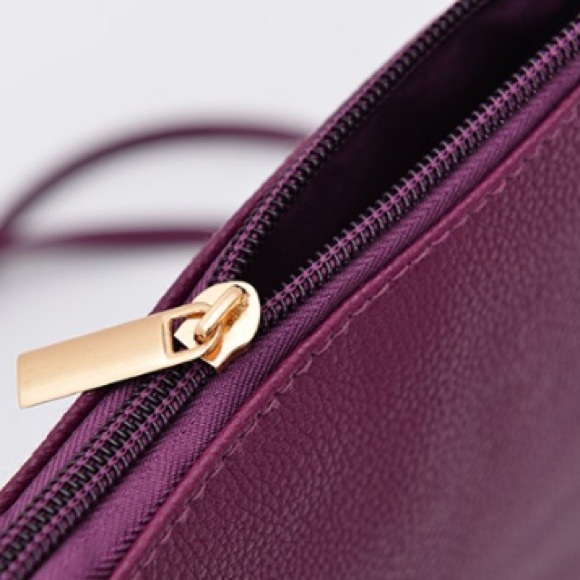 💜NWT purple fringe cross body purse! Small/mini - Picture 4 of 5