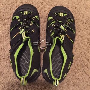 Keen Newport Boys Sandals - Sz 6