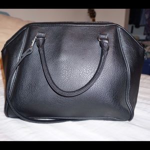 H&M black handbag with short strap. Never used.
