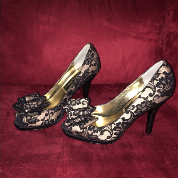 BEVERLY FELDMAN LACE PLATFORMS