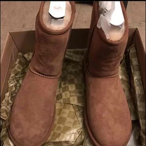 SOLD Ugg Classic Women's Chestnut Boots New Size 6