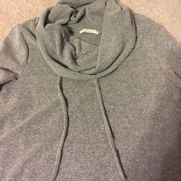 Cute sweater 💕 - Picture 2 of 2