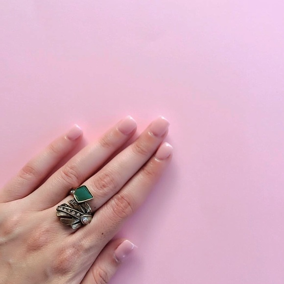 Emerald Fashion Ring. - Picture 7 of 8